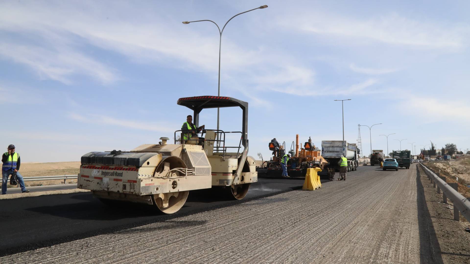 صيانة وتعبيد طريق "أرشيفية"