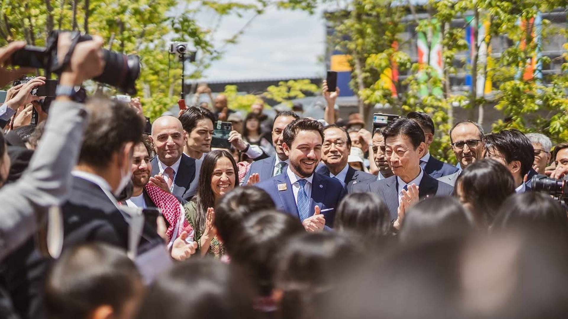 ولي العهد خلال زيارته لليابان