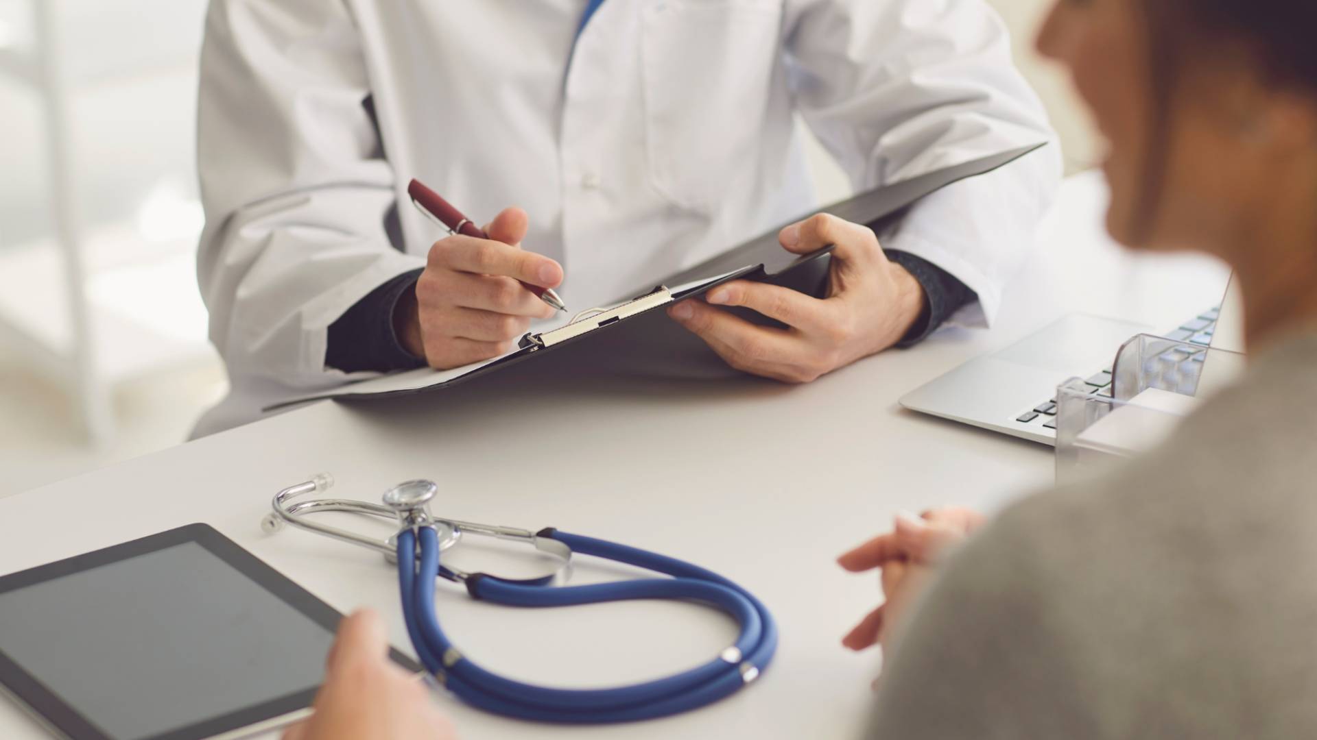 طبيب "أرشيفية"