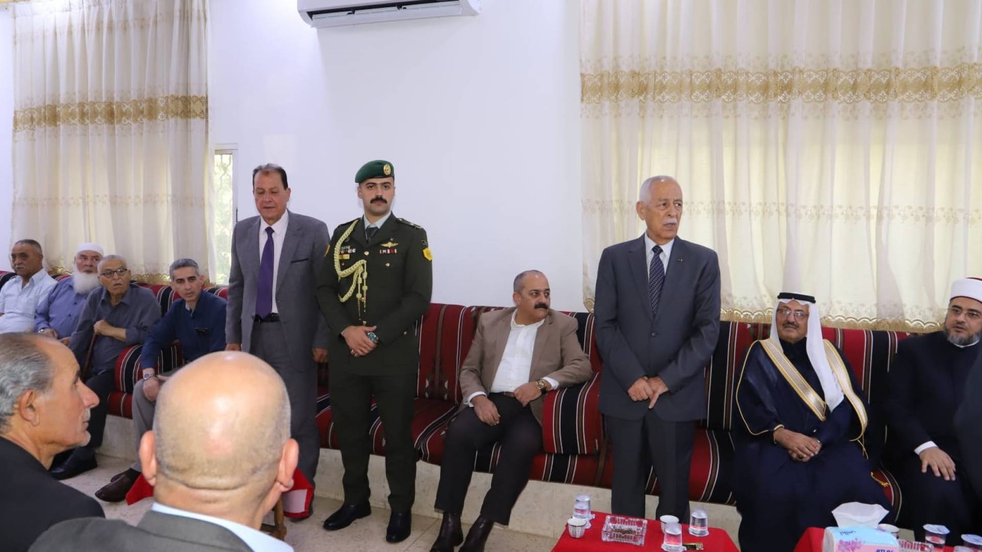 مندوبا عن الملك وولي العهد...العيسوي يعزي عشائر الخضير والسلايطة والحجاج والخزاعلة والحتاملة