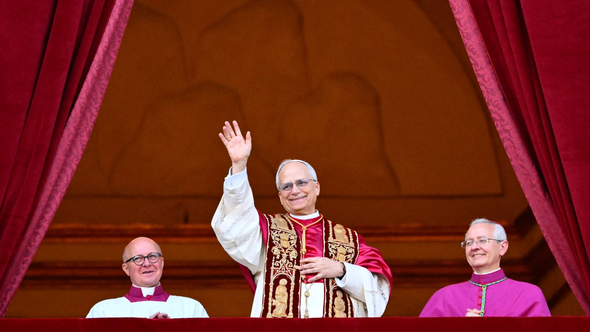 البابا ليو الرابع عشر