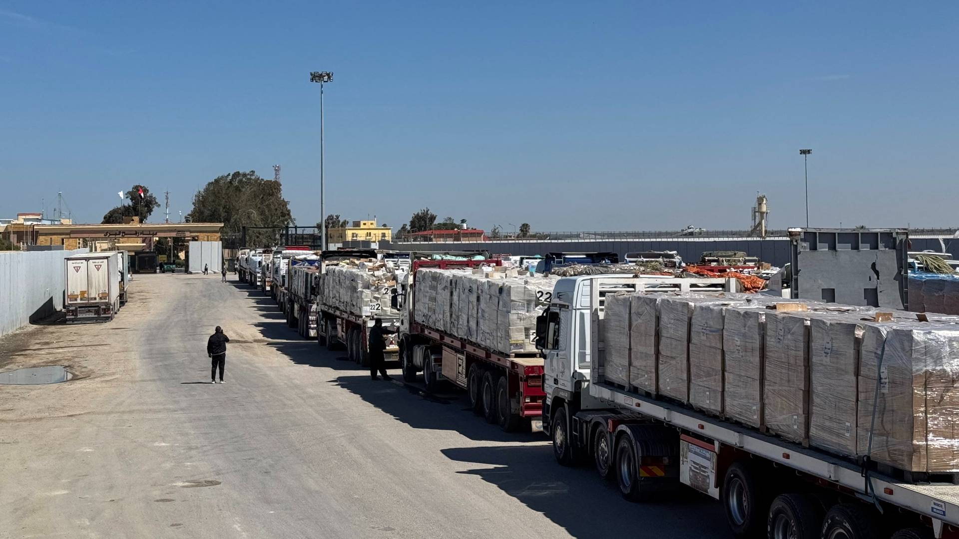 مساعدات إنسانية لغزة