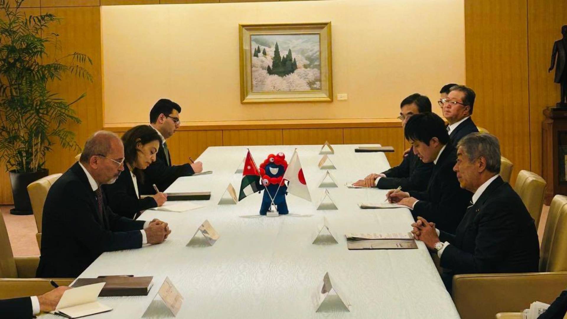 الصفدي يبحث مع نظيره الياباني جهود وقف إطلاق النار بغزة وإدخال المساعدات