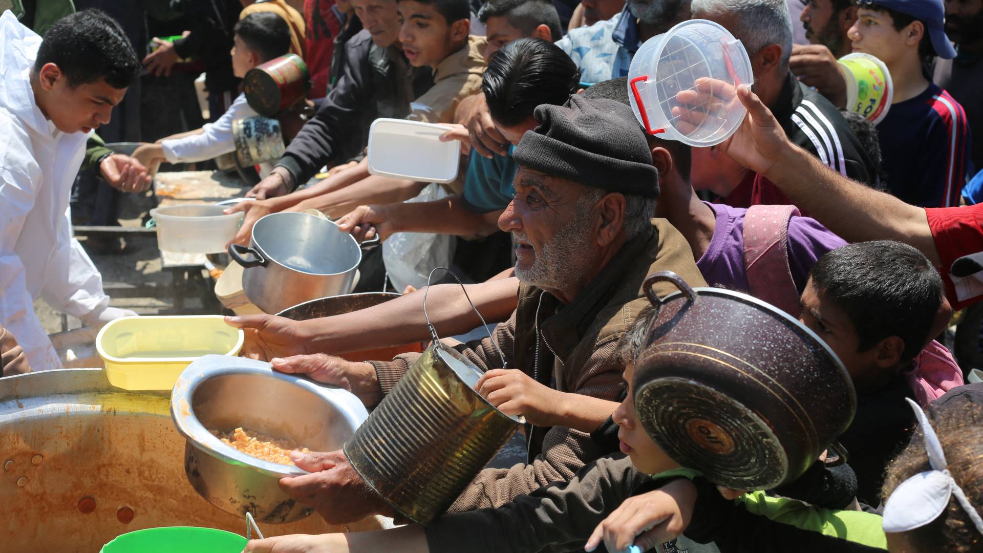 توزيع المساعدات في غزة