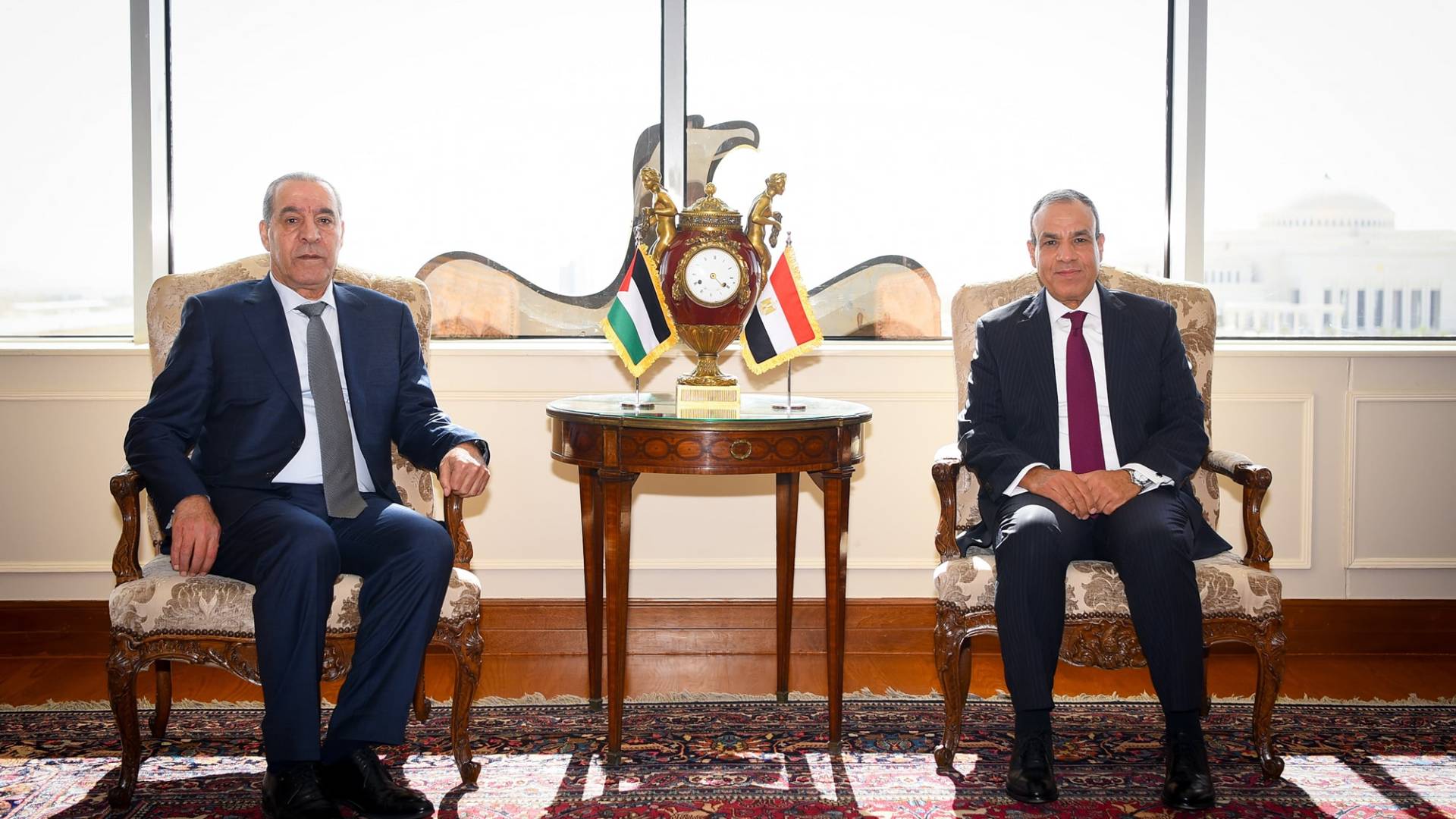 اجتماع وزير الخارجية المصري مع نائب رئيس دولة فلسطين