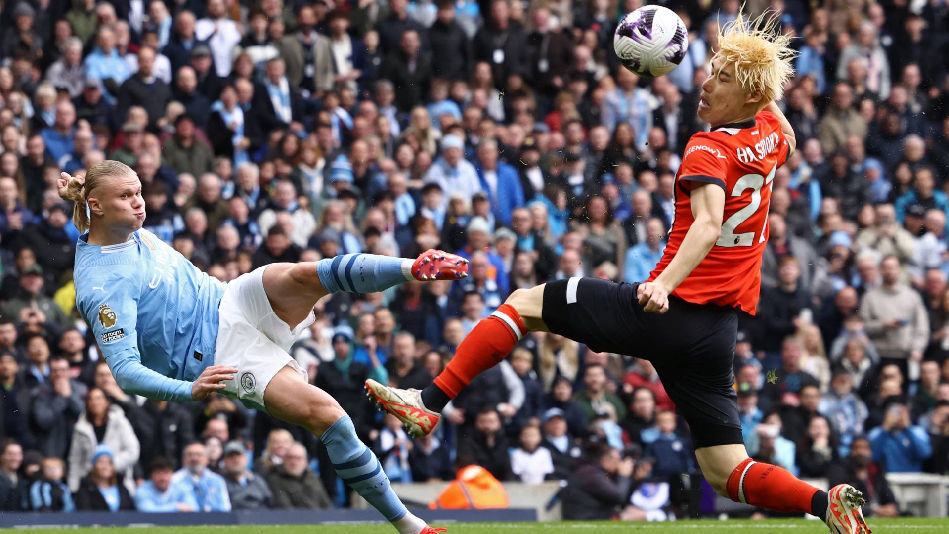 المهاجم النرويجي إيرلينج هالاند من مباراة سابقة