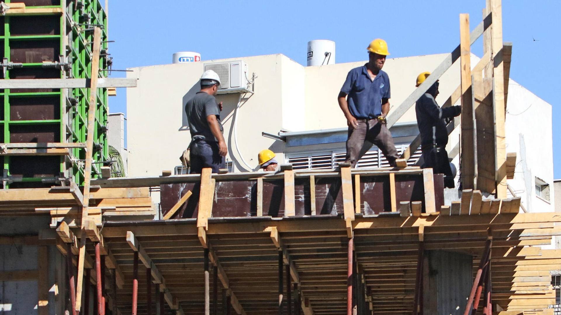 مهم من وزارة العمل حول معايير السلامة والصحة المهنية