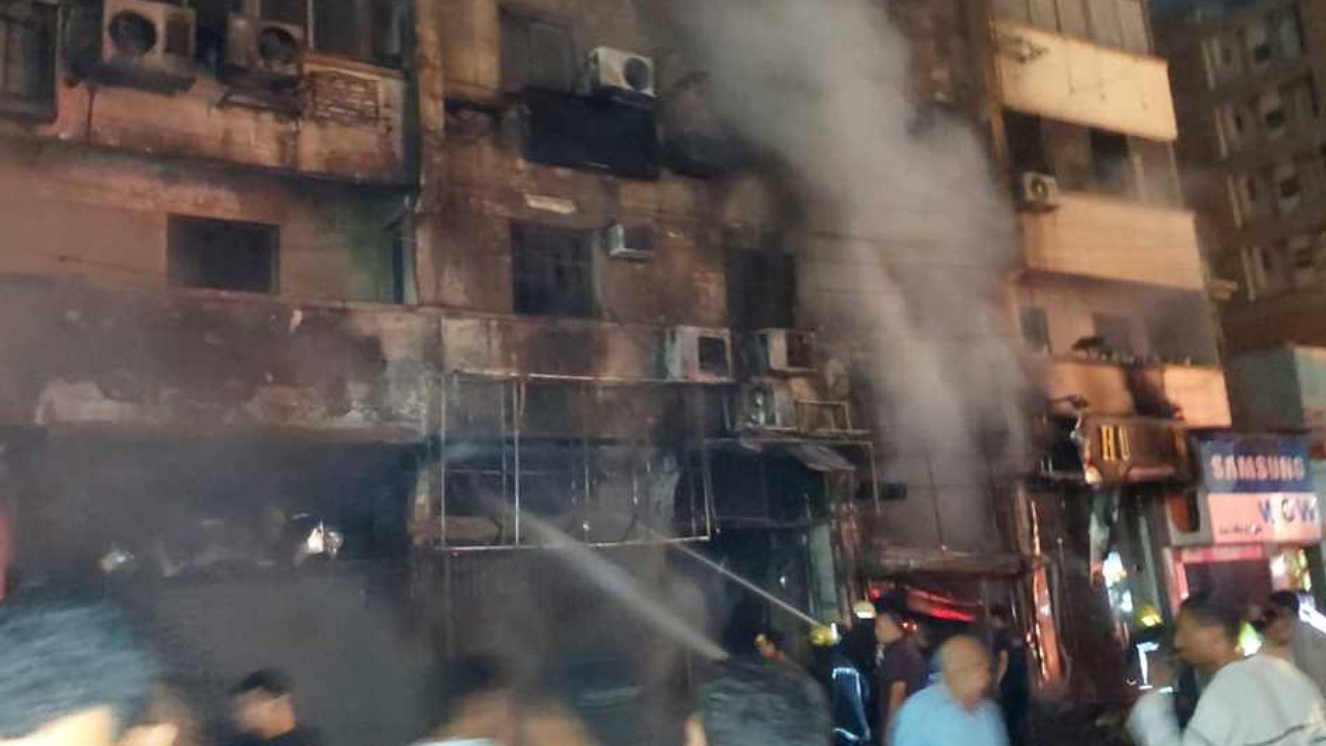 حريق ضخم يلتهم مطعما