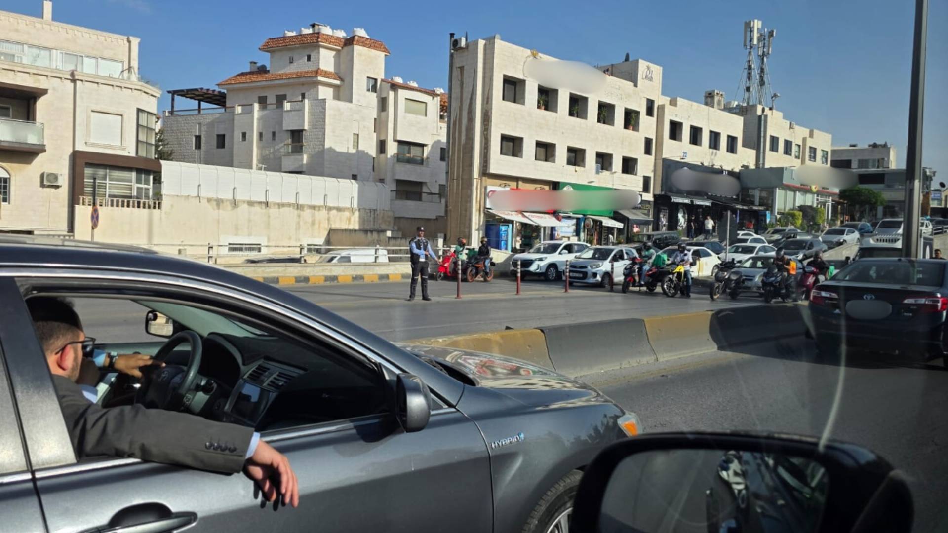 جانب من إغلاق الطرق