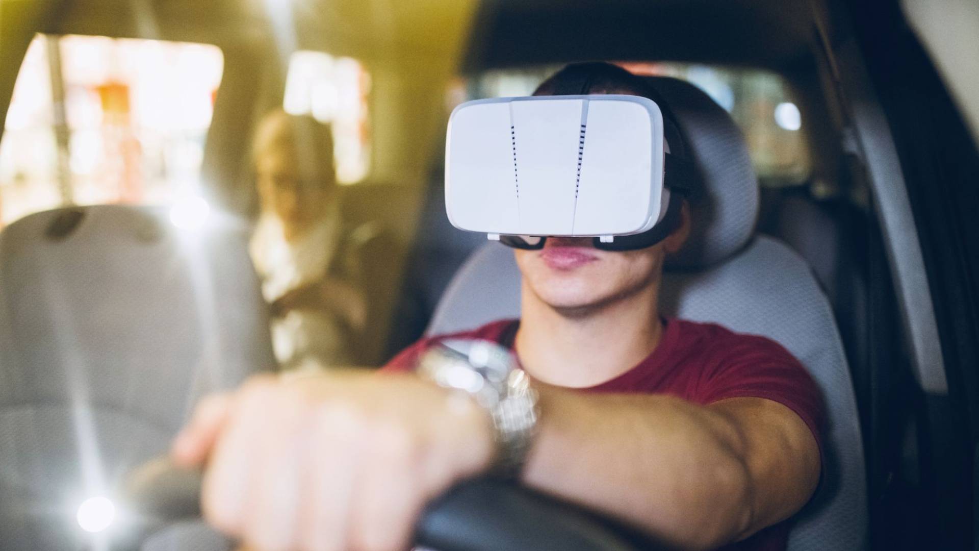 صورة تعبر عن استخدام "الواقع الافتراضي"