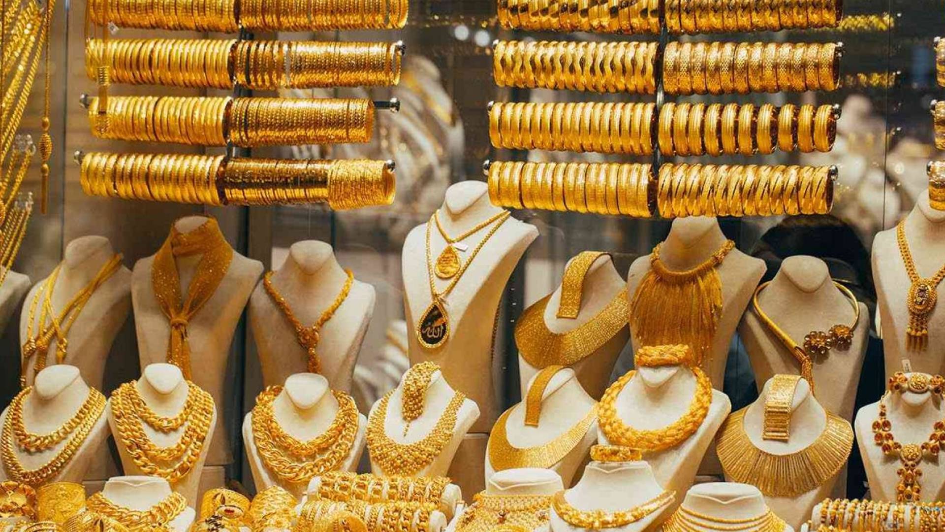 انخفاض أسعار الذهب نصف دينار في الأردن الأربعاء