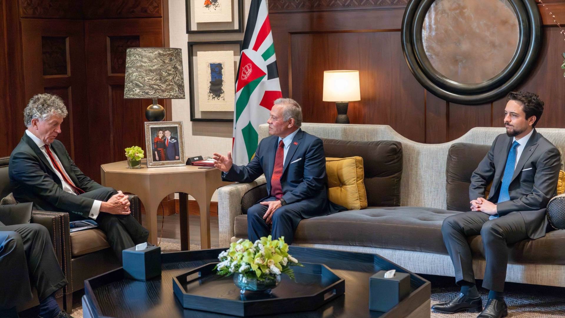 الملك يستقبل مستشار الأمن القومي البريطاني جوناثان باول