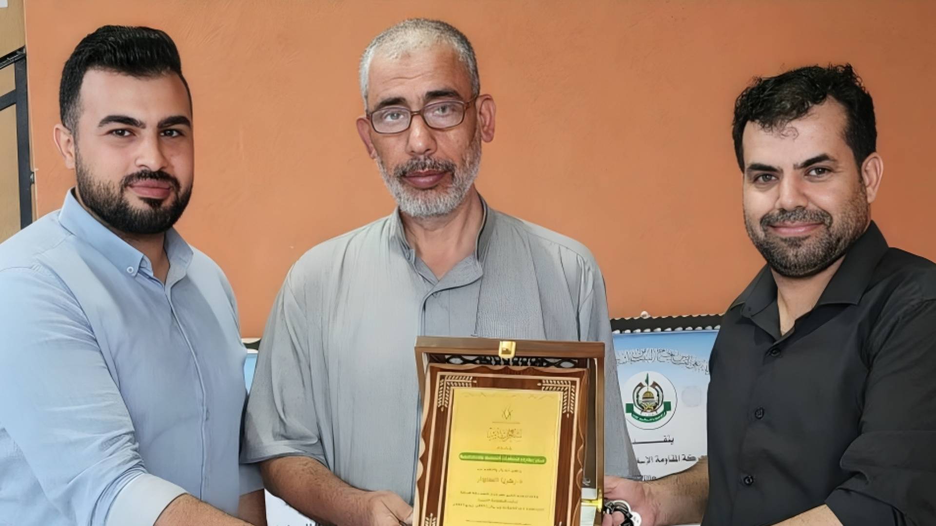 الدكتور زكريا السنوار شقيق يحيى ومحمد السنوار