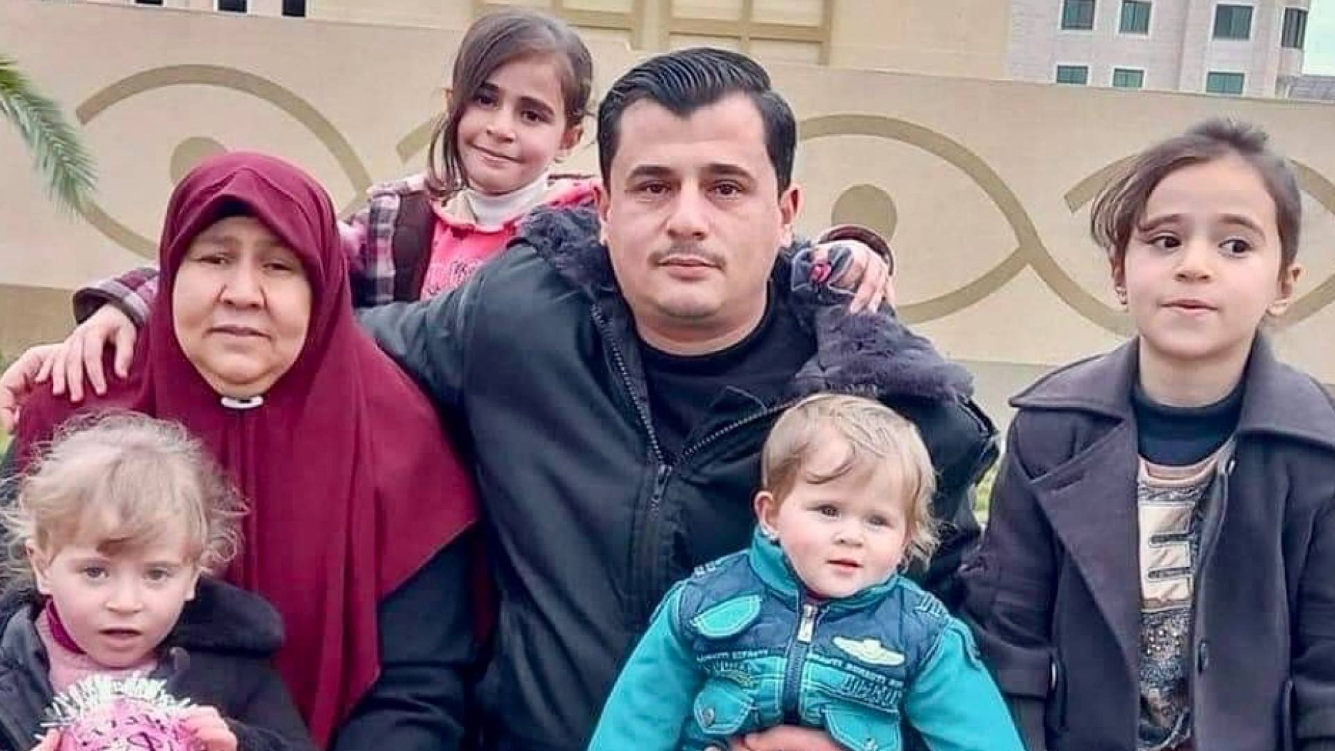 الشهيد معتز وديع سالم وعائلته