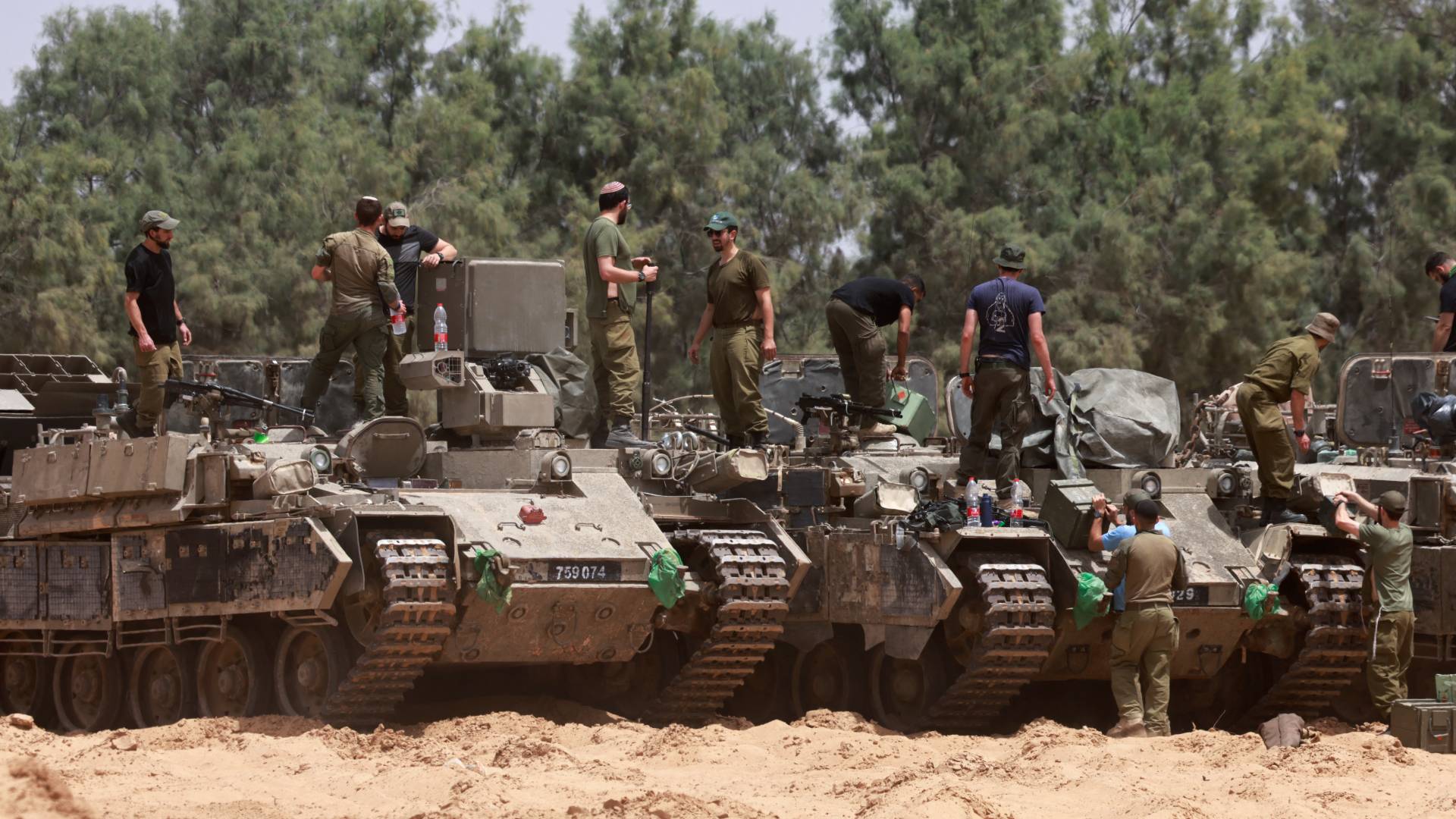 دبابات تابعة لجيش الاحتلال