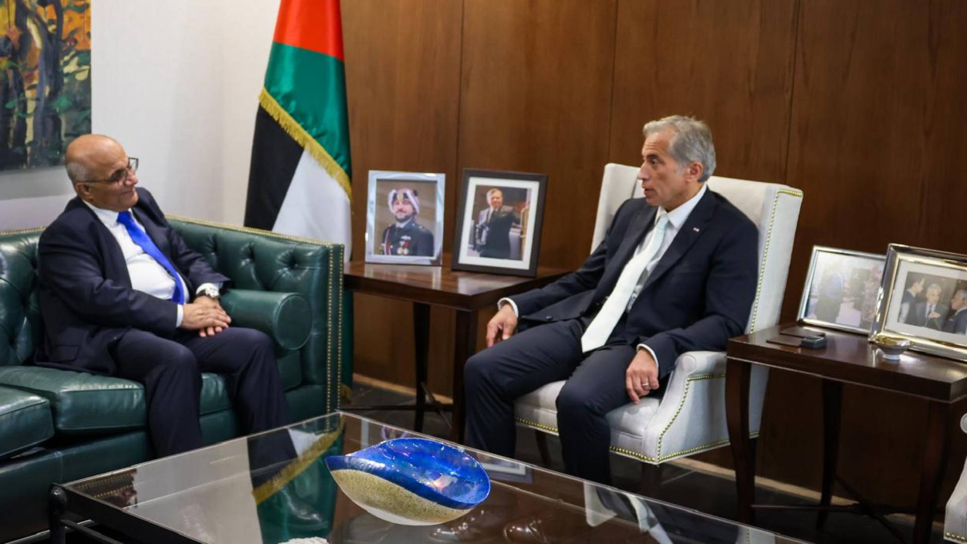 رئيس الوزراء يلتقي نقيب الصحفيين الأردنيين