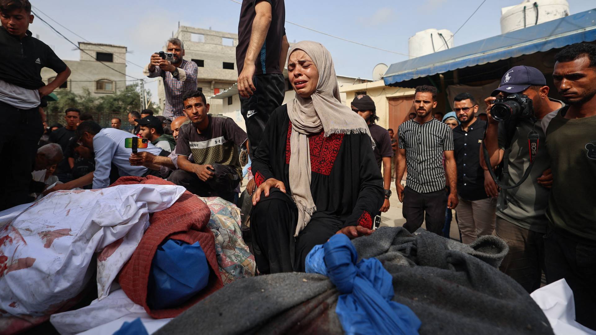 حزن على الشهداء في غزة