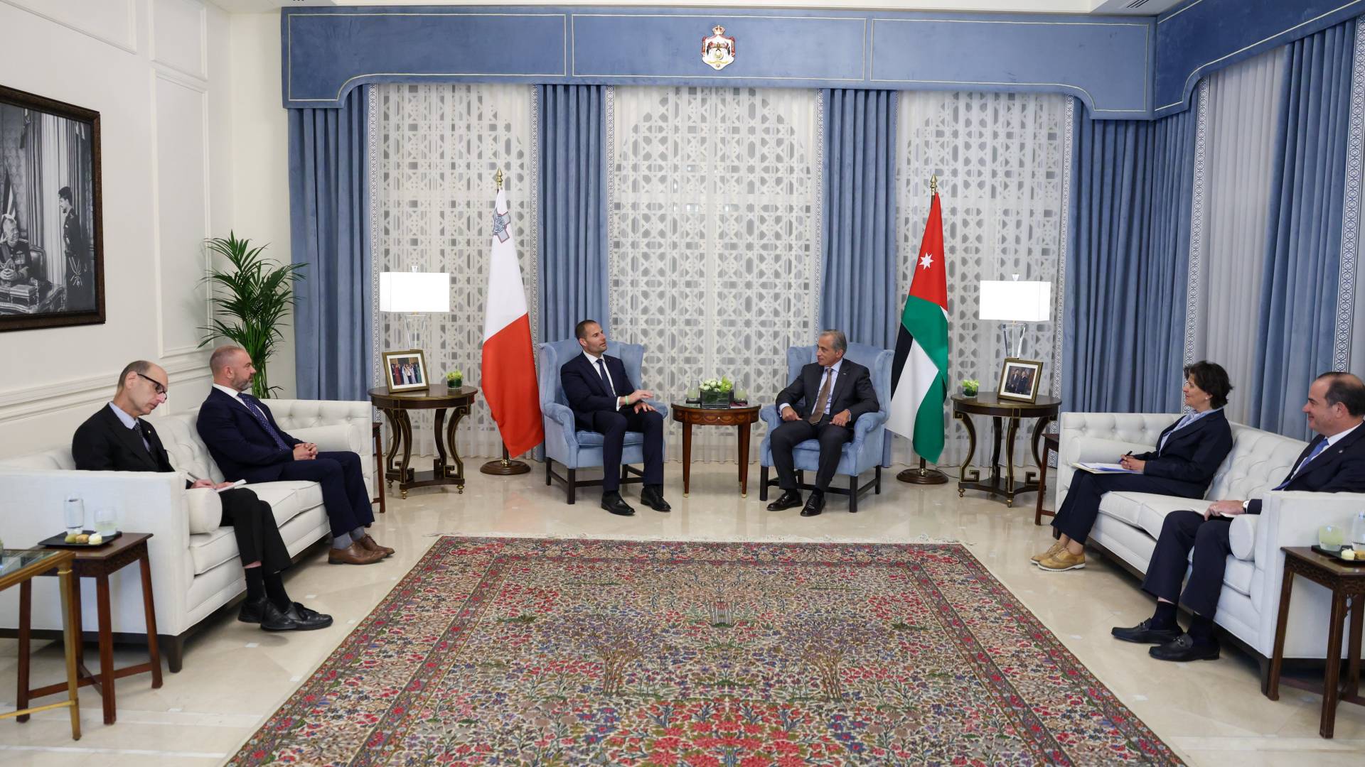 رئيس الوزراء ونظيره المالطي يؤكدان الحرص على تطوير العلاقات بين البلدين في المجالات كافة