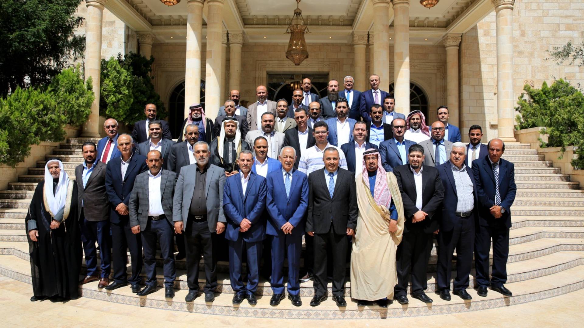 رئيس الديوان الملكي يلتقي فعاليات شبابية ومجتمعية