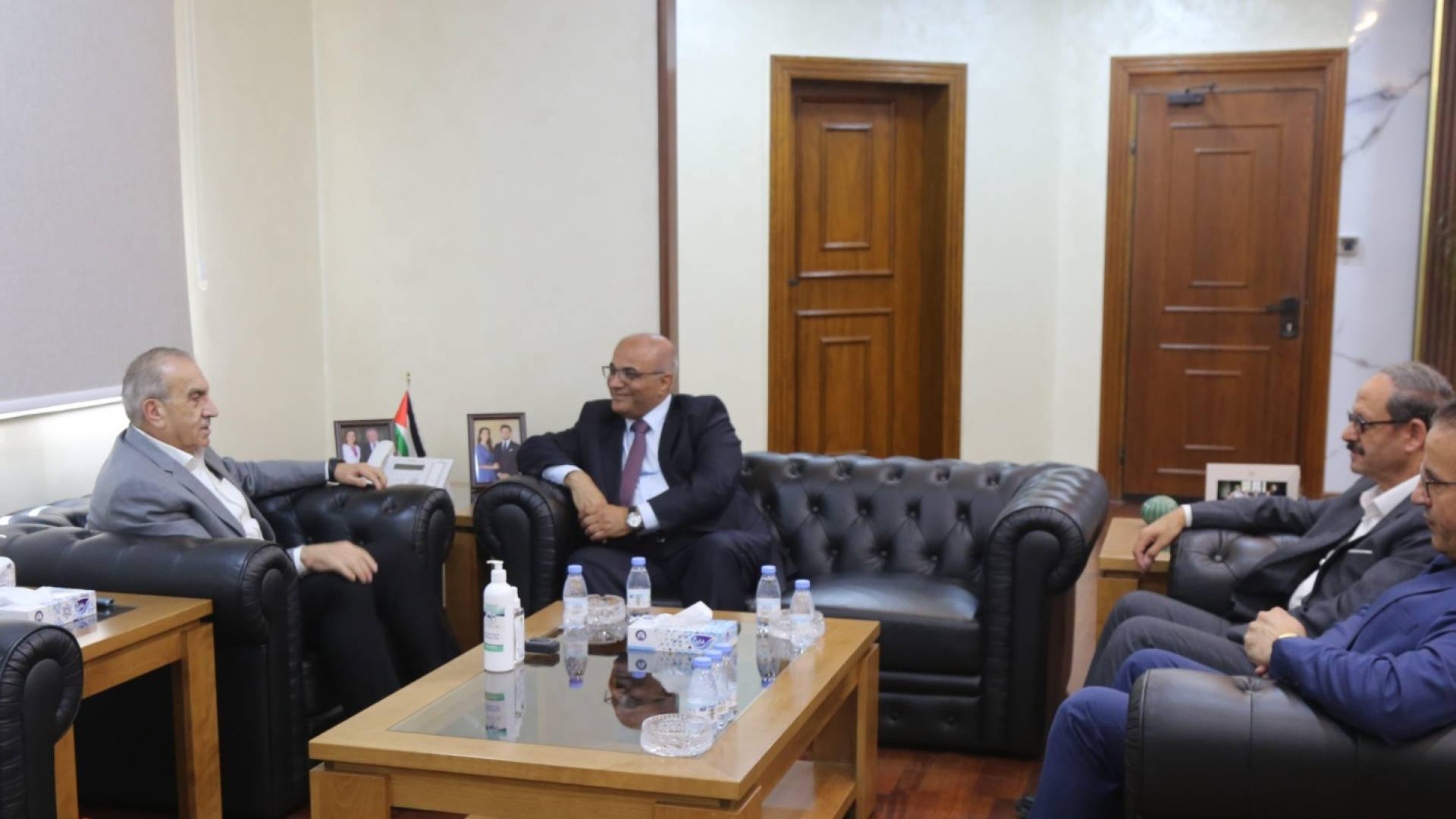 نقيب الصحفيين يبحث مع "الأشغال" تأمين أراض سكنية للصحفيين وتعزيز التعاون المشترك