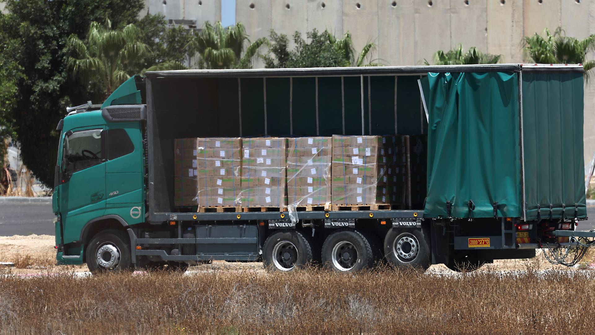 الأمم المتحدة: حصلنا على إذن بإدخال 100 شاحنة مساعدات إلى غزة