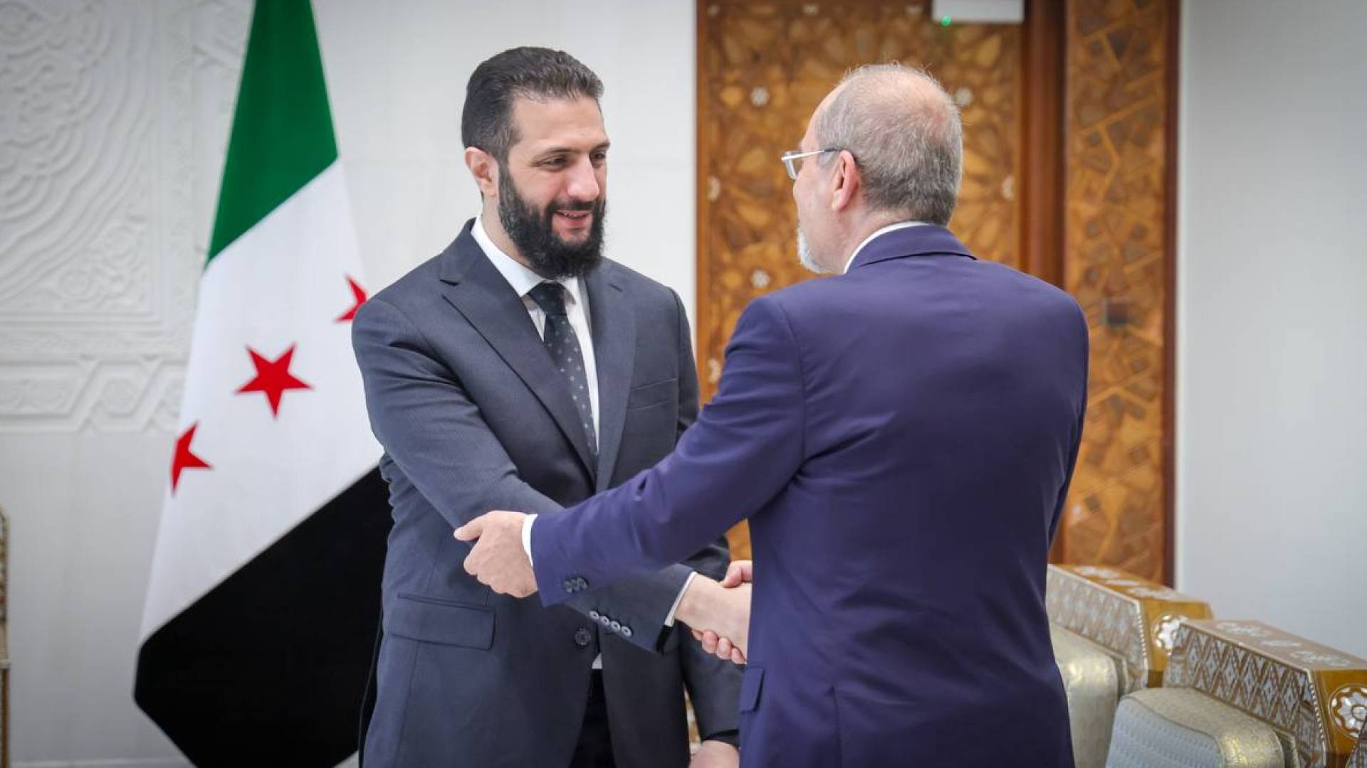 خلال لقاء وزير الخارجية أيمن الصفدي بالرئيس السوري أحمد السوري