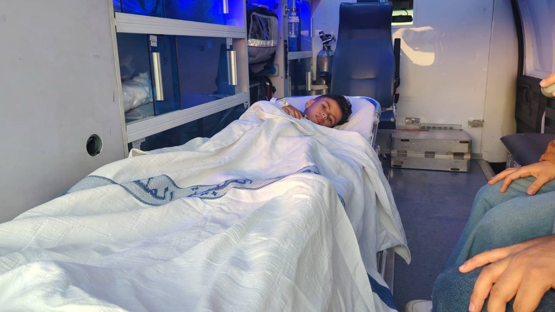 القوات المسلحة تنفذ عملية إجلاء لـ6 أطفال مرضى بالسرطان