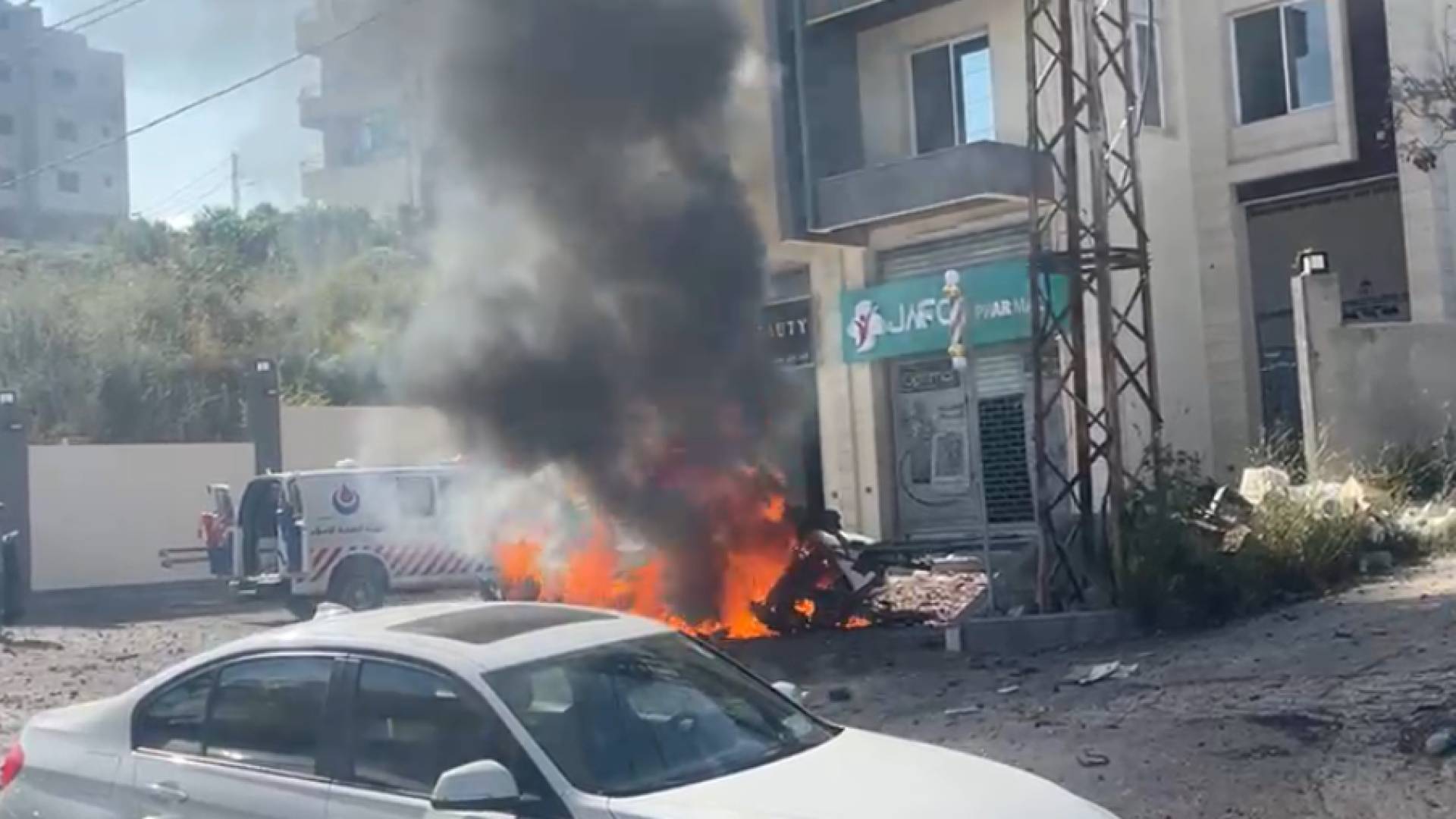 شهيد في غارة لطيران الاحتلال على سيارة في بلدة عين بعال جنوب لبنان