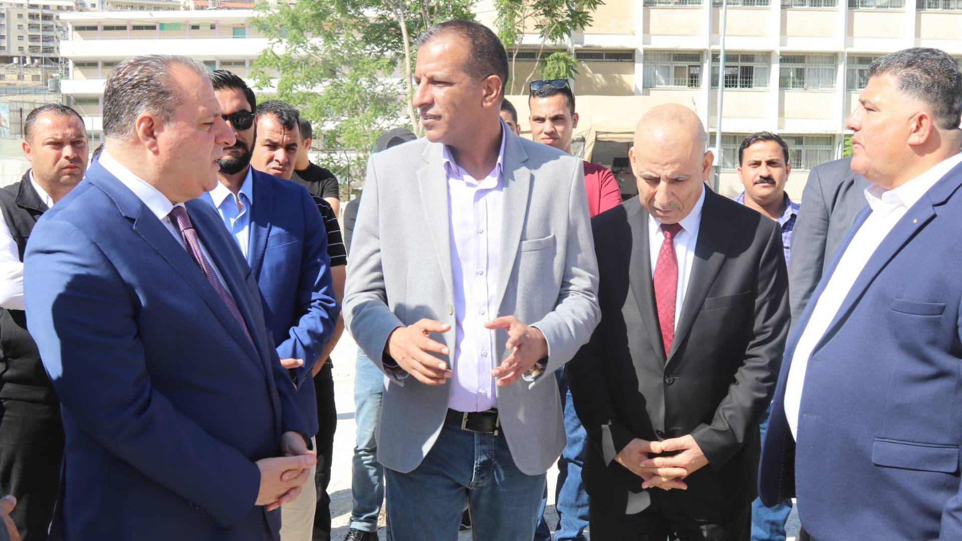 السفير الأردني في فلسطين يزور المستشفى الميداني الأردني نابلس/6