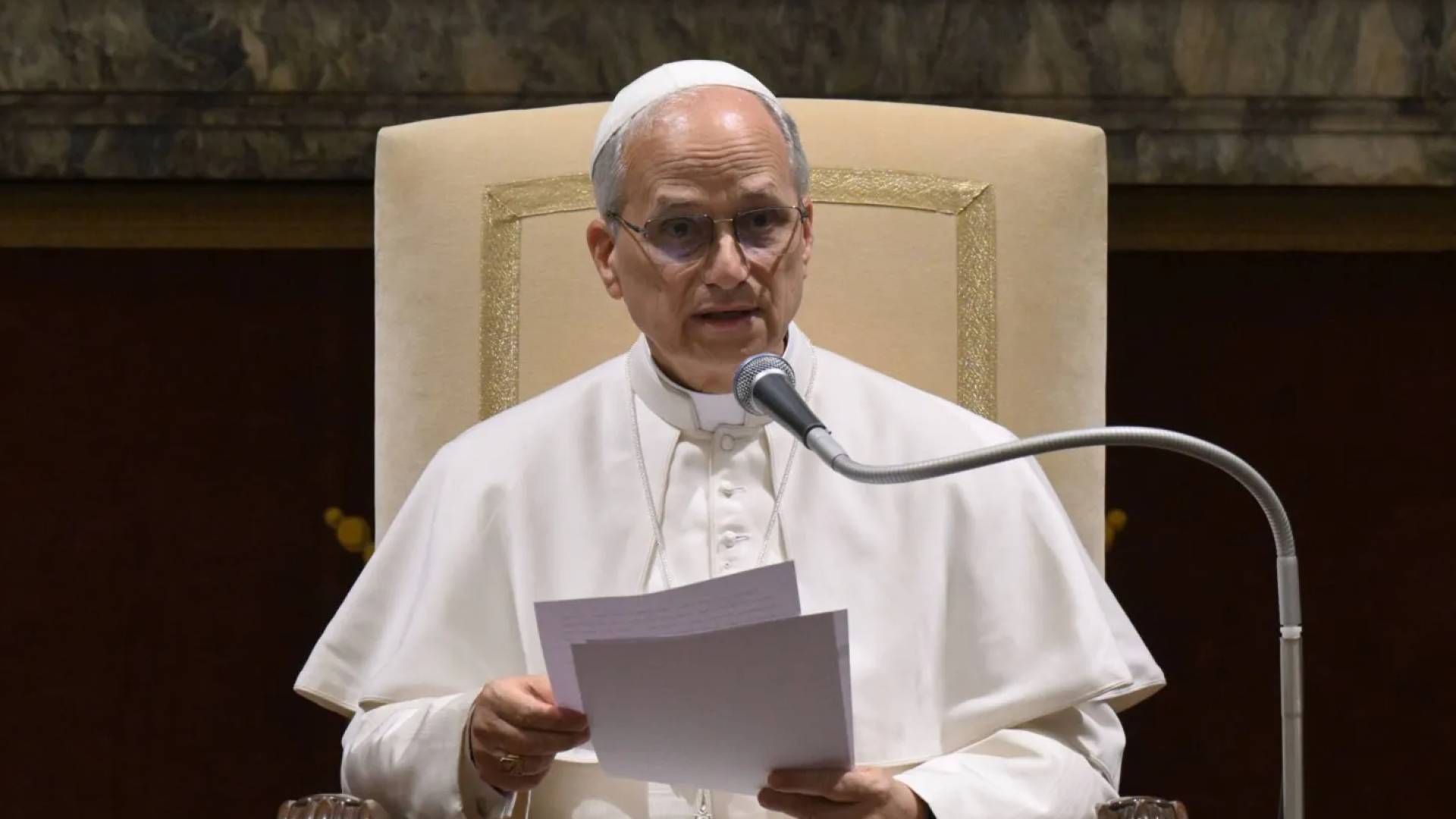 البابا ليو الرابع عشر