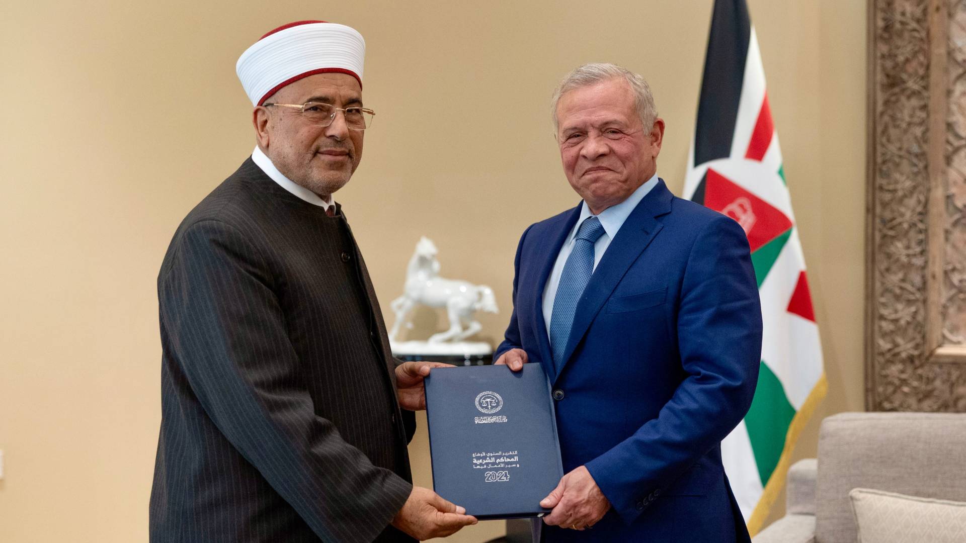 الملك يتسلم التقارير السنوية لأعمال السلطة القضائية والمحاكم الشرعية وهيئة النزاهة ومكافحة الفساد لعام 2024