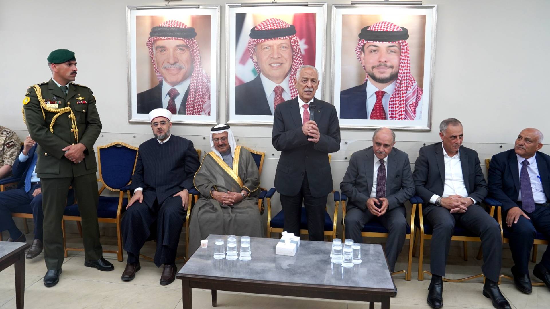 مندوبا عن الملك وولي العهد...العيسوي يعزي عشيرتي الخريشا والمجالي