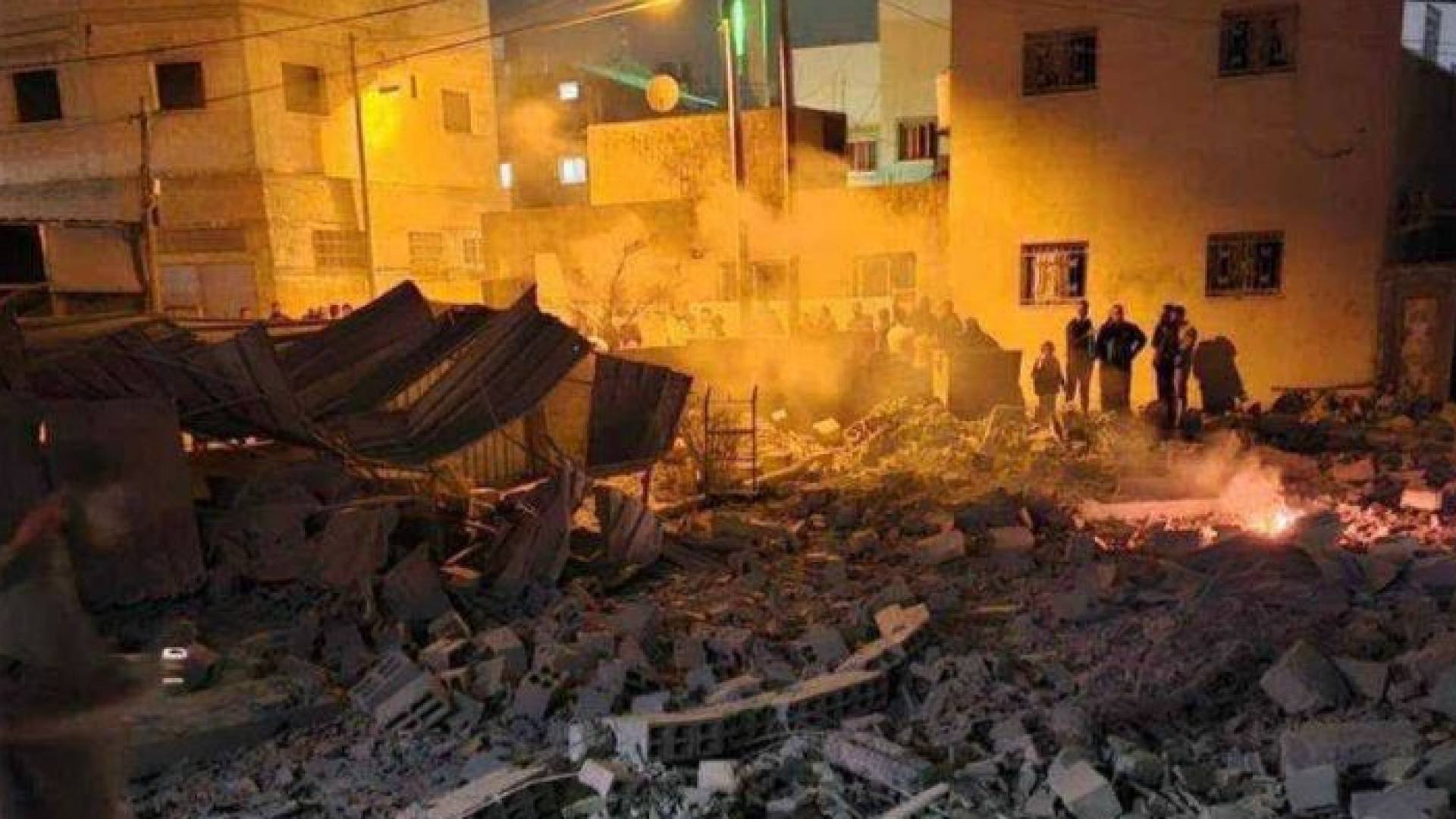 . الاحتلال يفجر منزل منفذ "عملية الشاكوش"