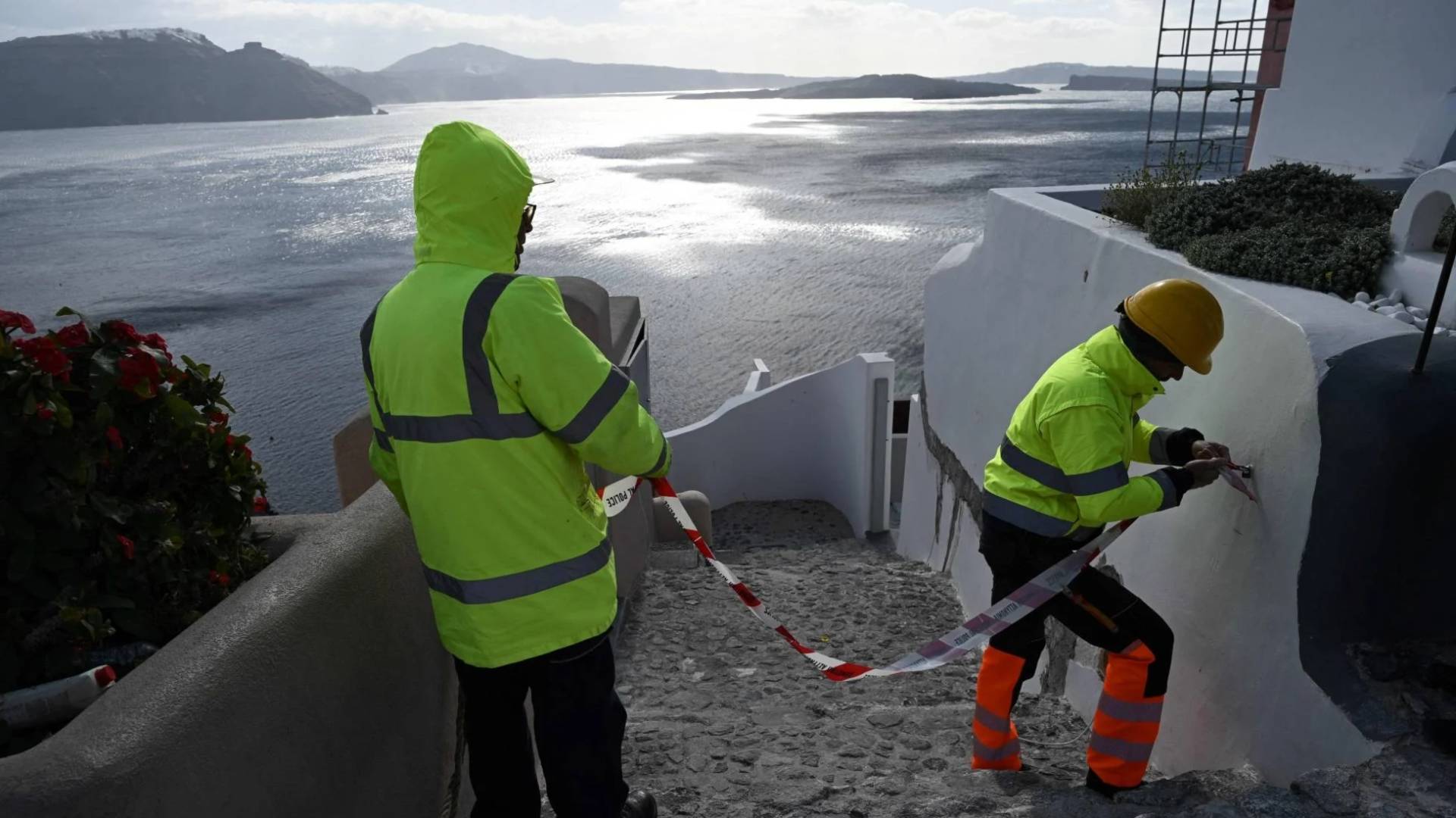 السلطات اليونانية تحذر من تسونامي بعد زلزال قوي ضرب سواحل البلاد