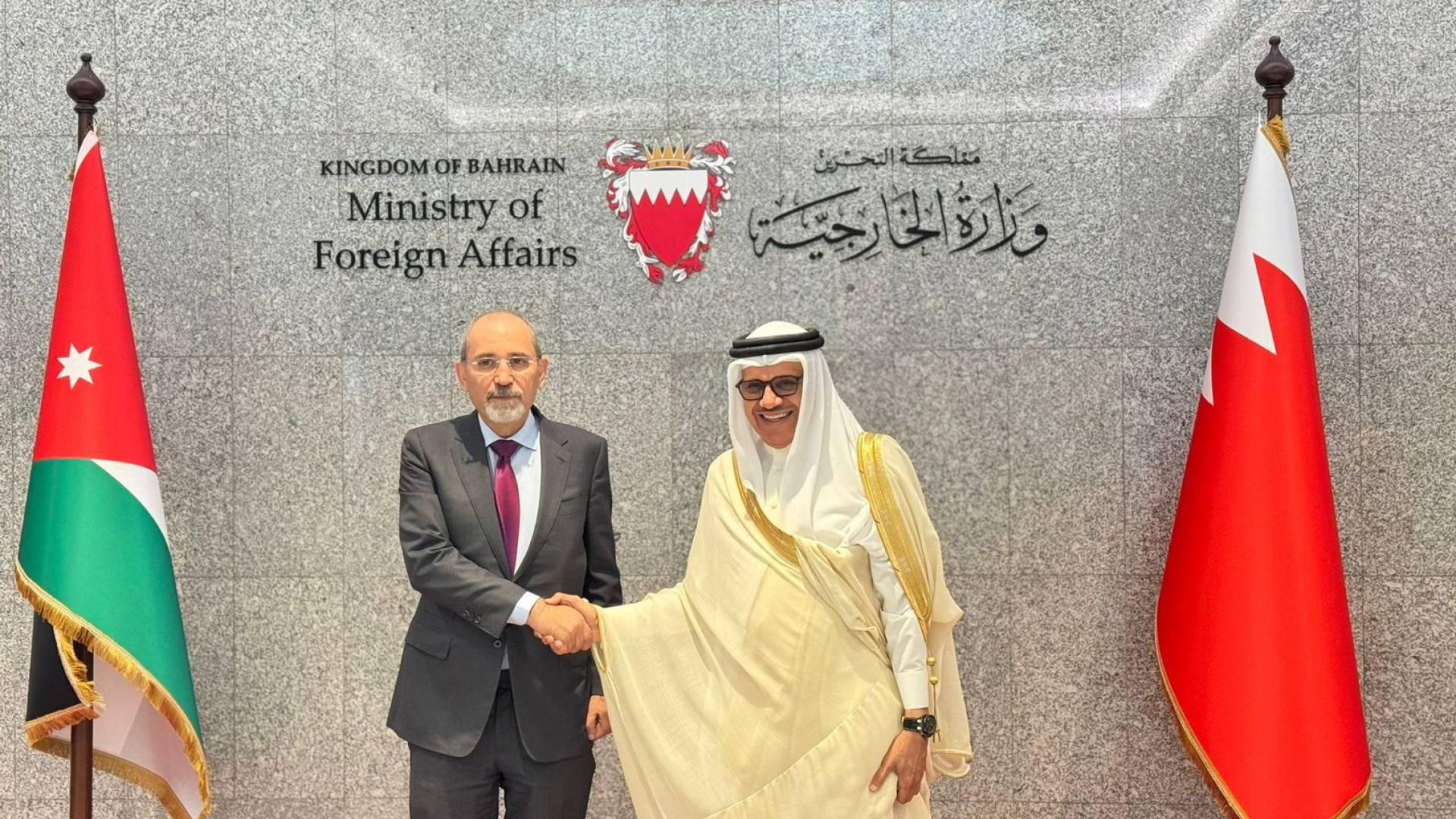 الصفدي ونظيره البحريني يبحثان خطوات تطوير التعاون في مختلف المجالات