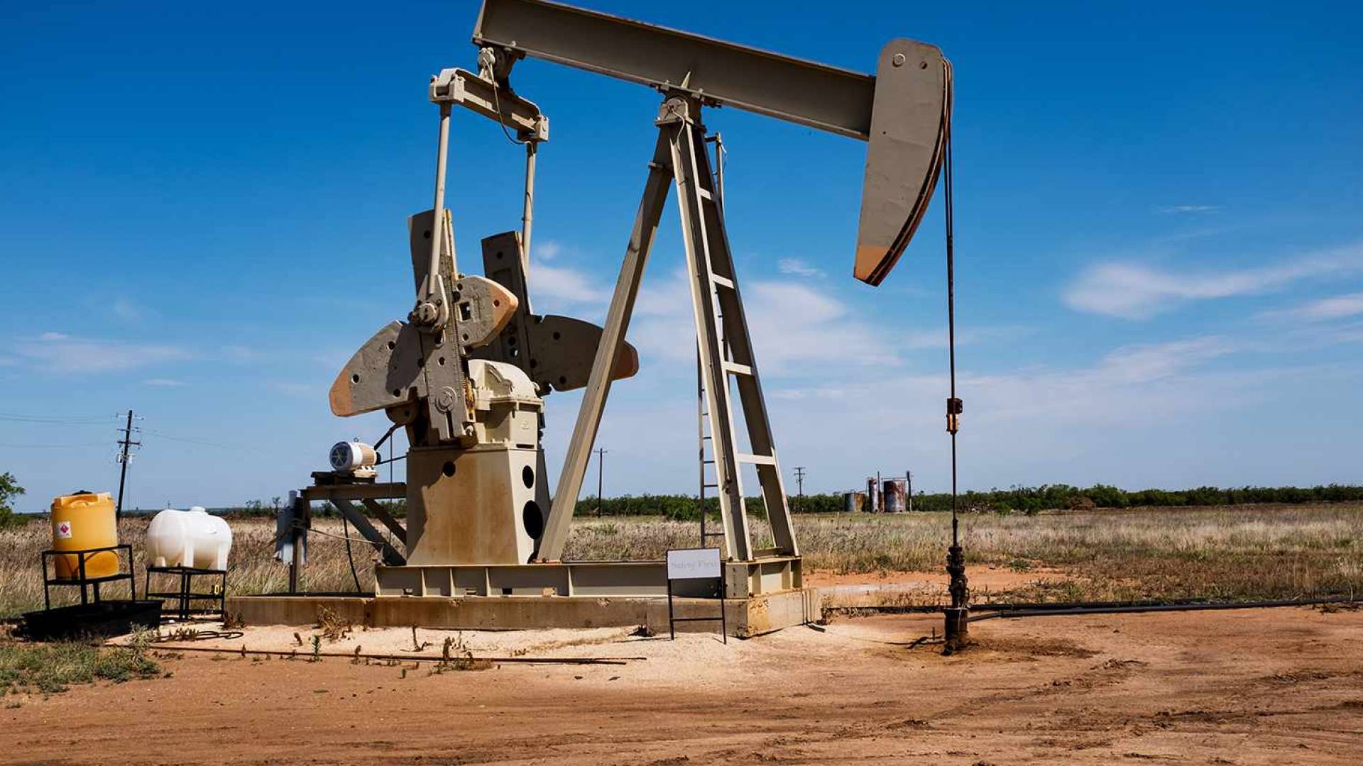 استخراج النفط - أرشيفية