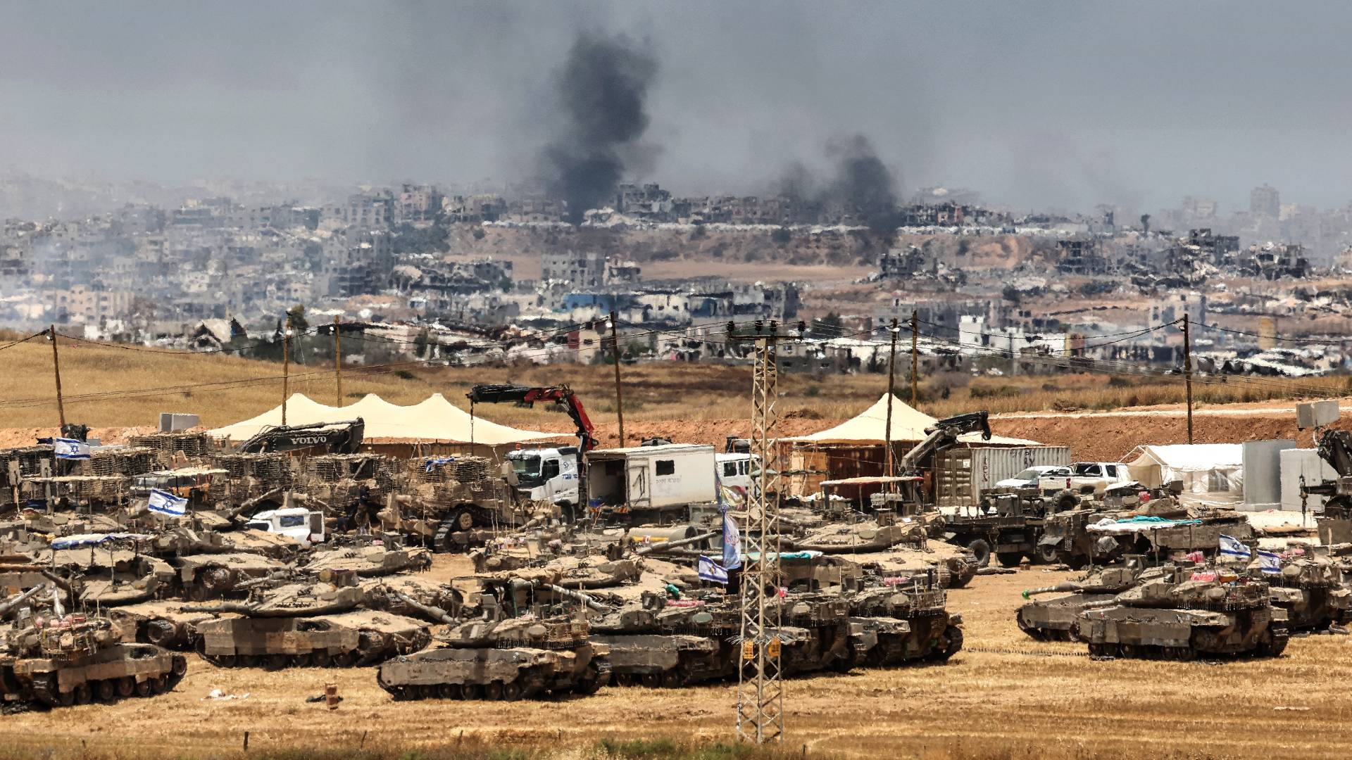 أليات الاحتلال في قطاع غزة