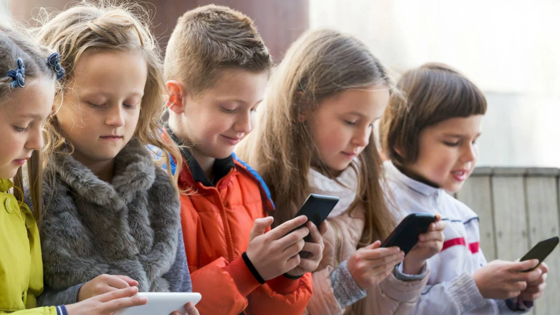 استخدام الأطفال للهواتف