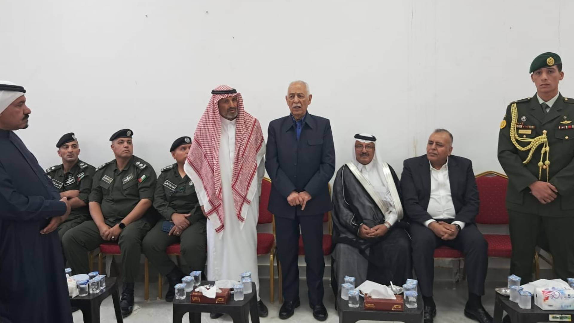 مندوبا عن الملك وولي العهد.. العيسوي يعزي أبو تايه ومسلم