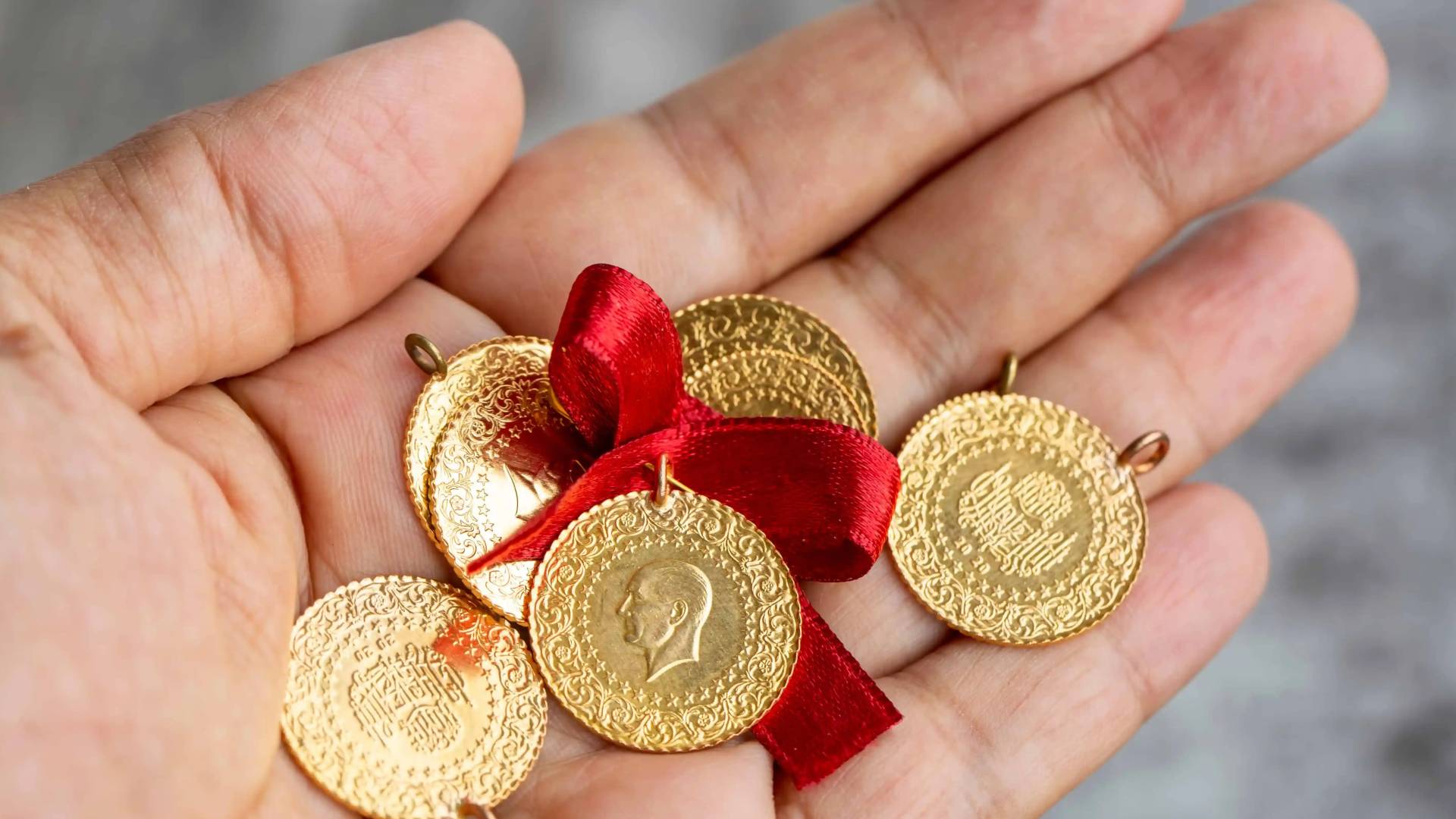 ليرات ذهبية