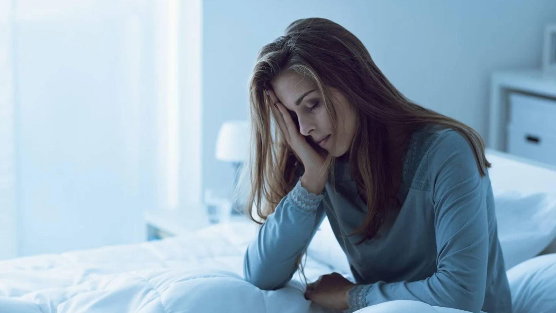 دراسة تحذر: النوم أقل من 5 ساعات يوميا يزيد خطر الإصابة بأمراض القلب بنسبة 74%