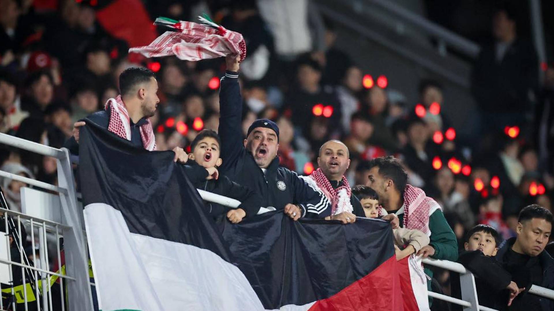 لقطة لعدد من جماهير المنتخب الاردني - أرشيفية