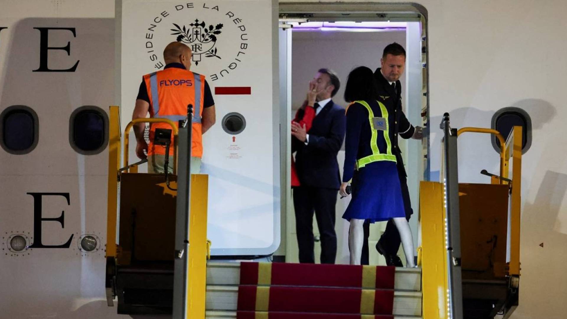 صفعة ماكرون من زوجته