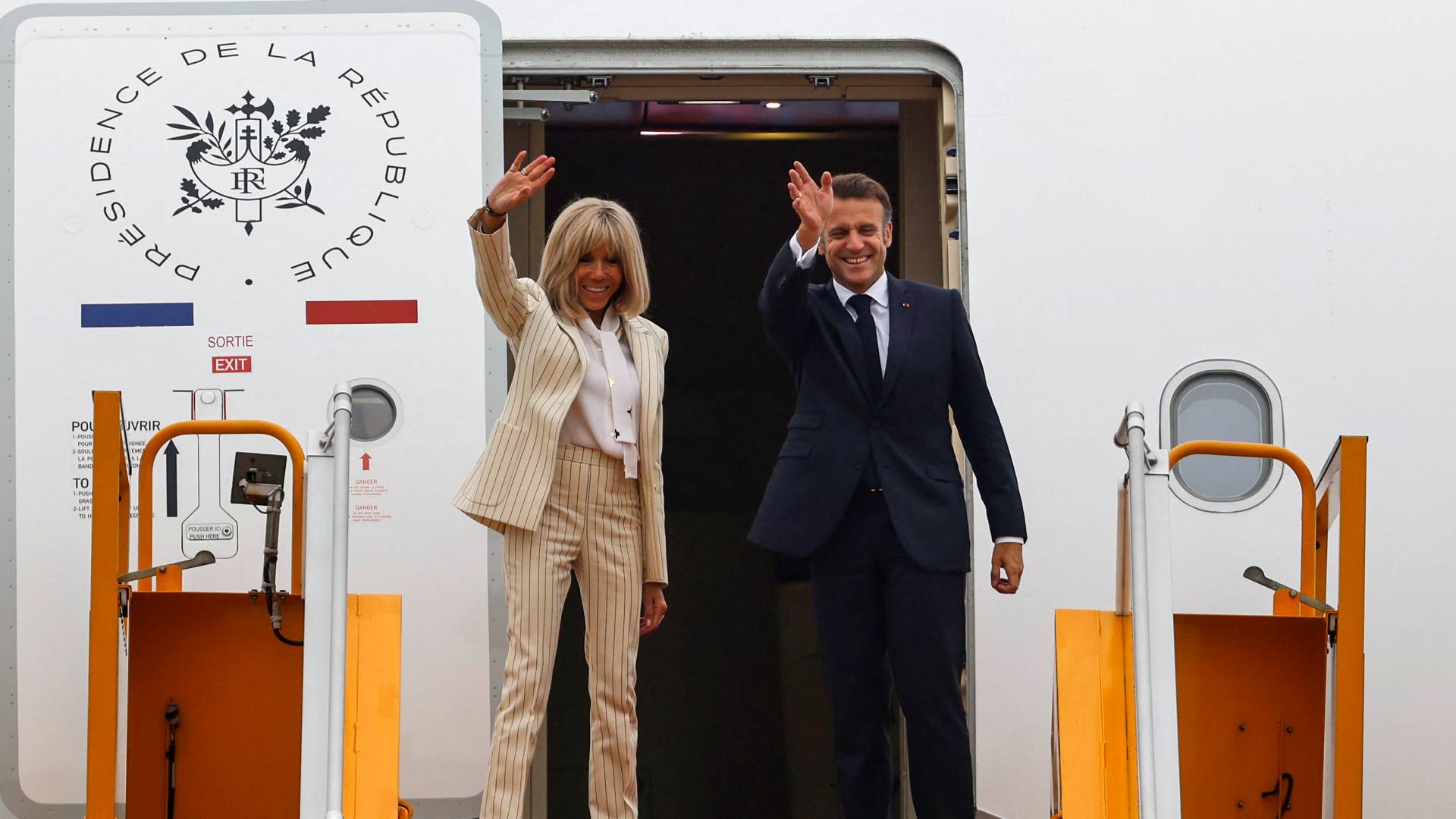 الرئيس الفرنسي ايمانويل ماكرون وزوجته بريجيت