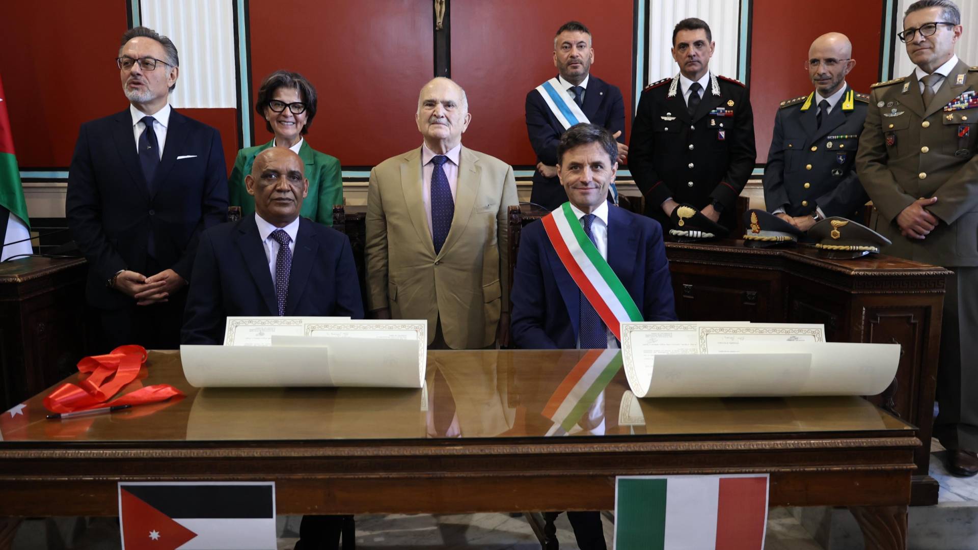 جانب من توقيع الاتفاقية