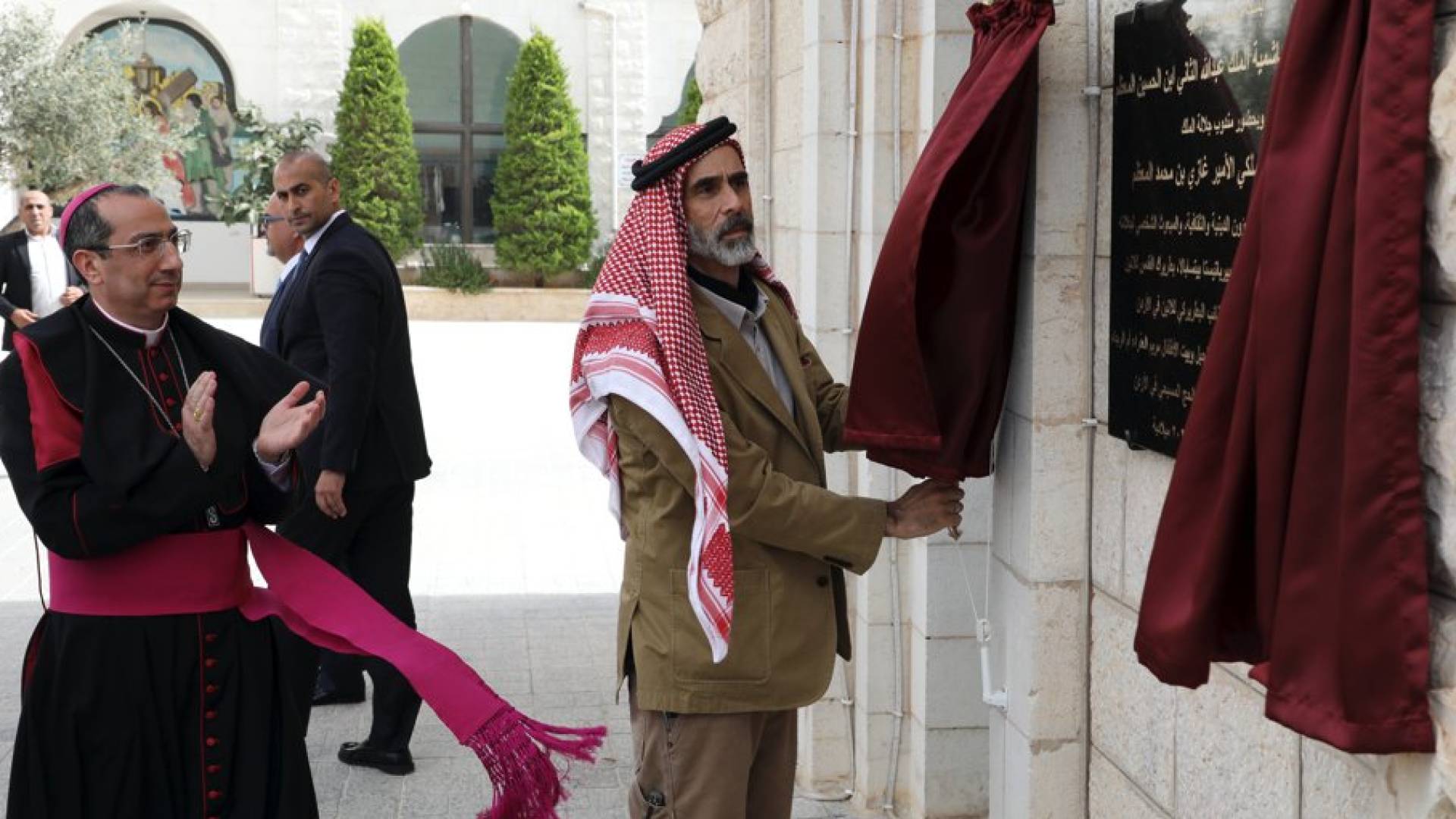 مندوبا عن الملك.. الأمير غازي يطلع على أعمال صيانة دير سيدة الجبل بمنطقة عنجرة