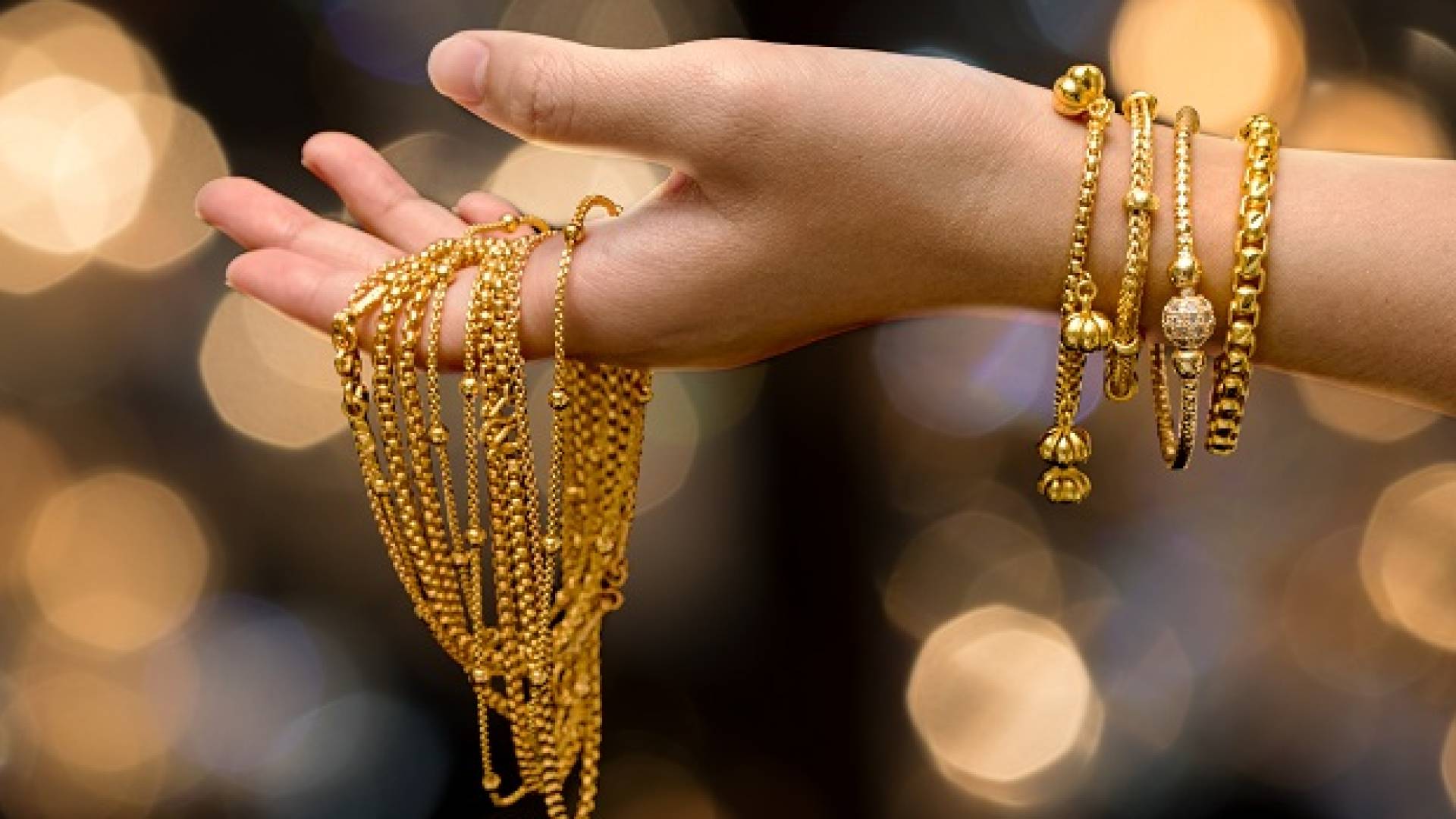 مجوهرات ذهبية