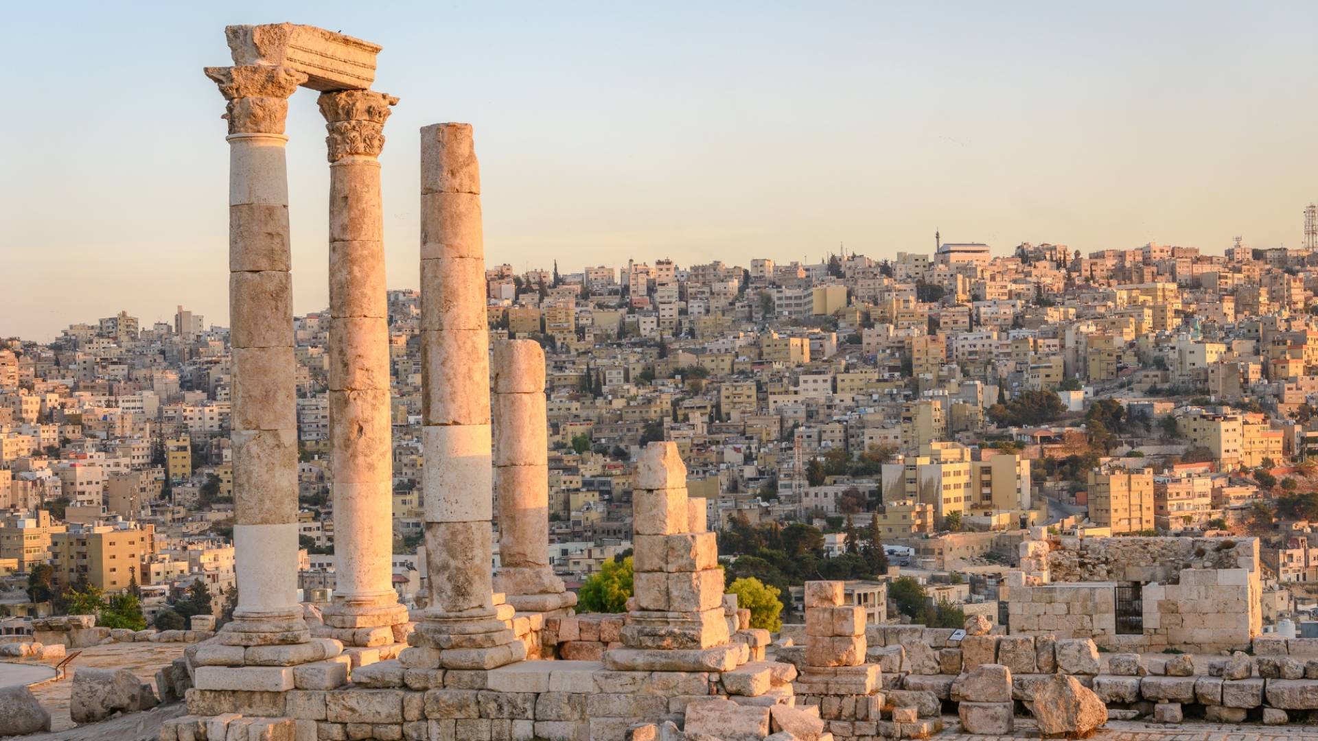 صورة عامة للعاصمة عمان من جبل القلعة