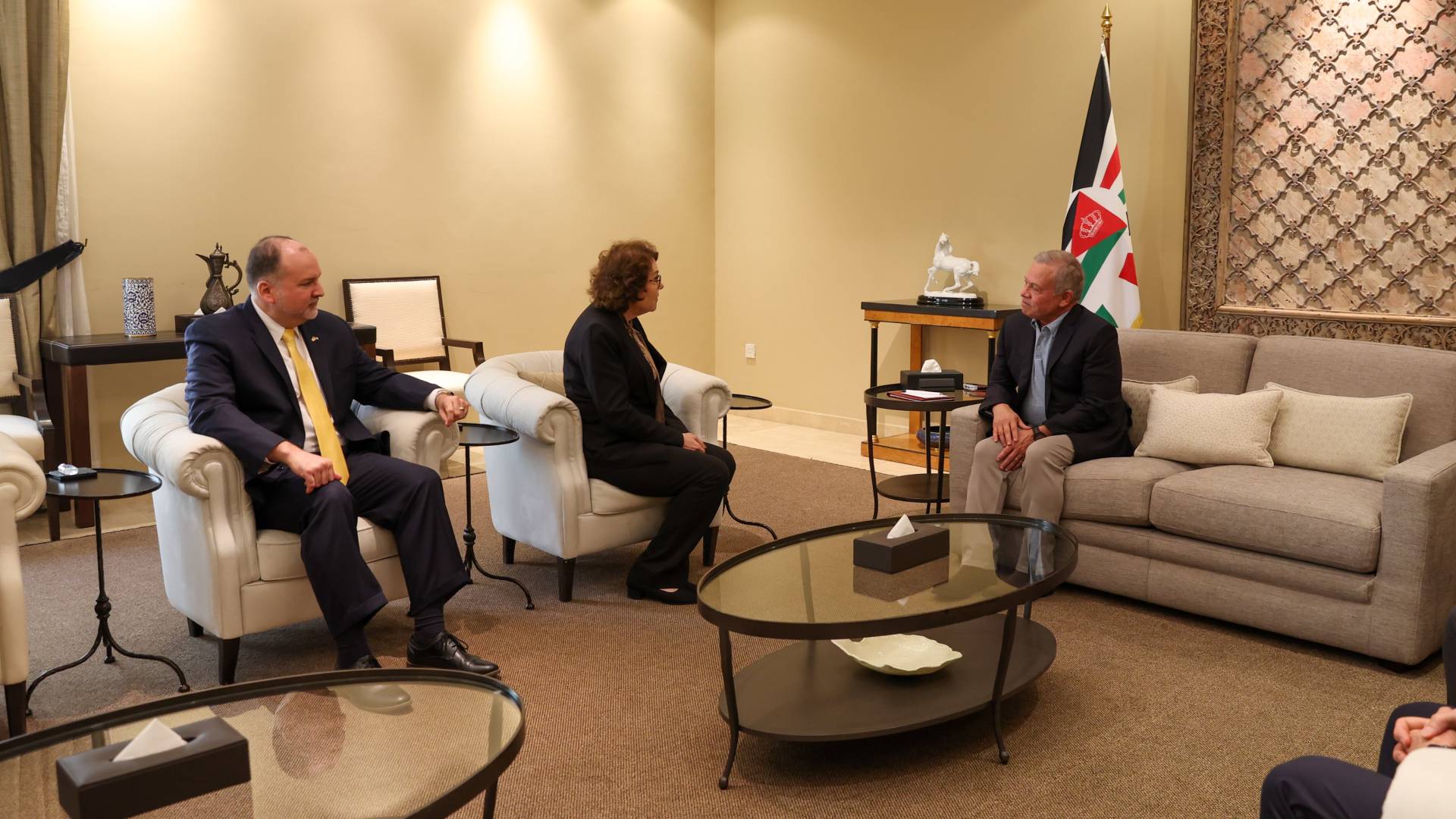 الملك يستقبل أعضاء من الكونغرس الأمريكي