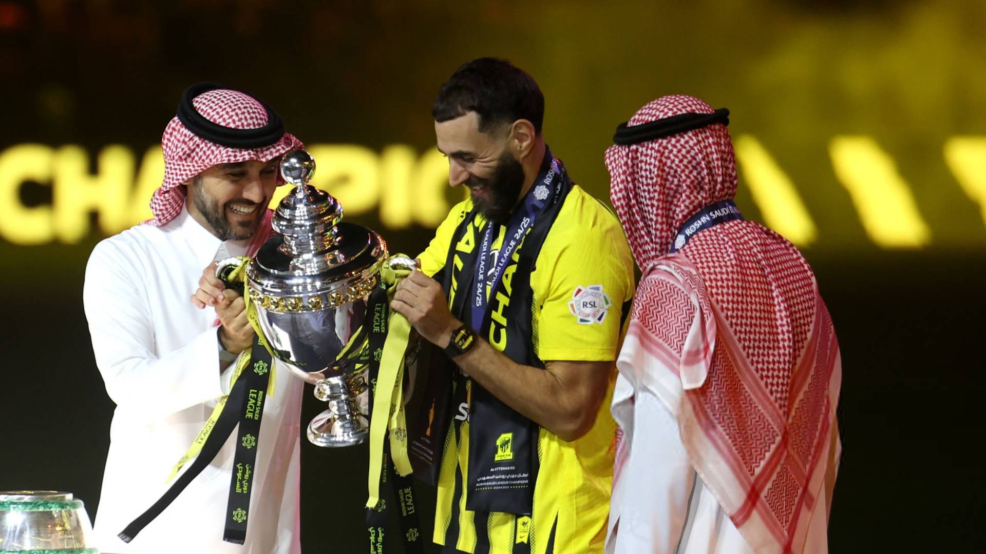 بنزيمة يتوج بلقب أفضل لاعب في دوري روشن